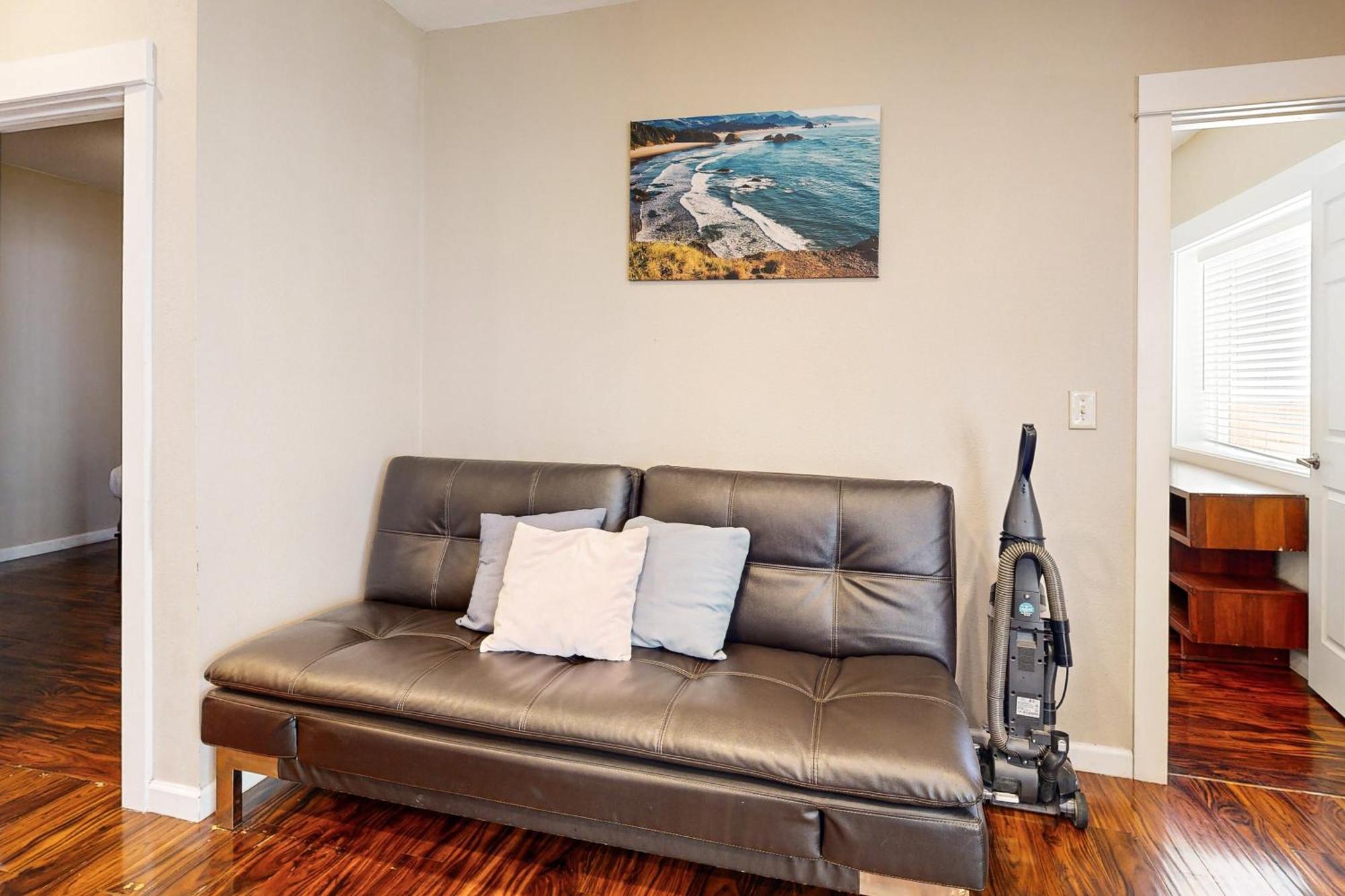 The Whale At Sandstone Point Apartment Lincoln City Room photo