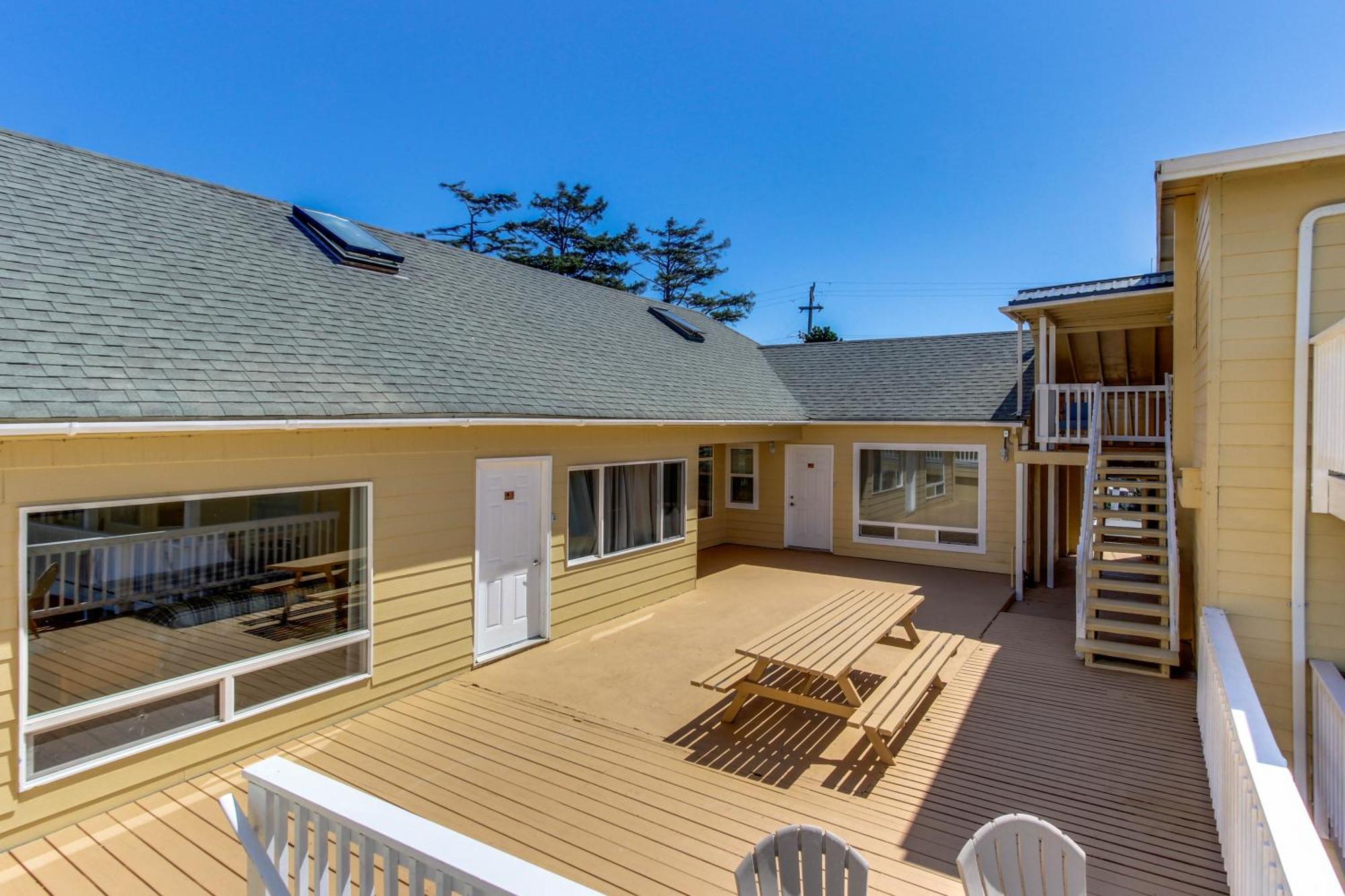 The Whale At Sandstone Point Apartment Lincoln City Room photo